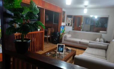 Casa 3D/1B en sector centrico con buenas vías de acceso Lo Espejo