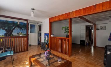 Casa 3D/1B en sector centrico con buenas vías de acceso Lo Espejo