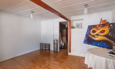 Casa 3D/1B en sector centrico con buenas vías de acceso Lo Espejo