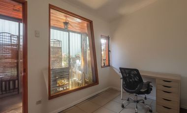 Casa 3D/1B en sector centrico con buenas vías de acceso Lo Espejo