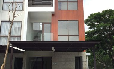 Rumah 3 Lantai Bagus Minimalis di Graha Natura Siap Huni
