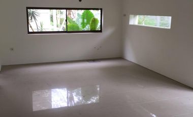 Rumah 3 Lantai Bagus Minimalis di Graha Natura Siap Huni