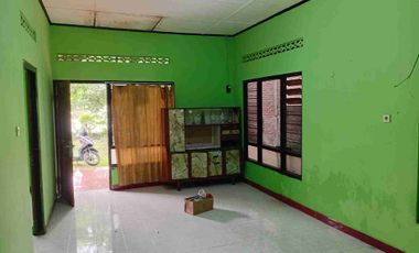 Disewakan rumah luas siap huni strategis pinggir jalan raya cocok untuk usaha atau kantor