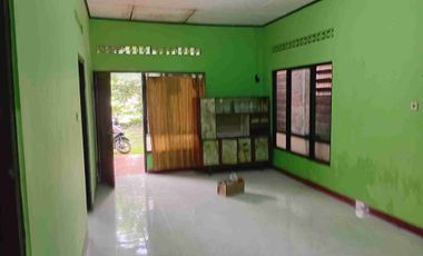 Disewakan rumah luas siap huni strategis pinggir jalan raya cocok untuk usaha atau kantor
