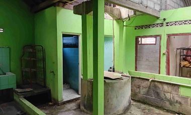 Disewakan rumah luas siap huni strategis pinggir jalan raya cocok untuk usaha atau kantor