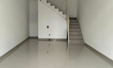 DIJUAL MURAH RUKO BARU 2 LANTAI MASIH ADA 2 UNITLOKASI STRATEGIS DAN MENGUNTUNGKANDI JLN. RAYA BANYU URIP SURABAYA Lokasi dekat jantung kota dan perni