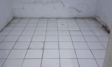 Disewakan Ruko di Kamal Raya. 3 Lantai. Luas 4x12m