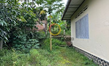 Rumah bangunan lama di jalan Osamaliki