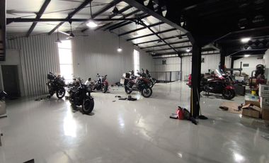 Dijual Showroom & Workshop Building 3 Lantai Bagus