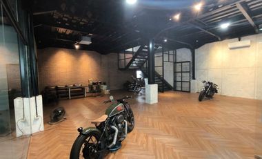Dijual Showroom & Workshop Building 3 Lantai Bagus