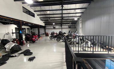 Dijual Showroom & Workshop Building 3 Lantai Bagus