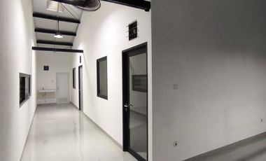 Dijual Showroom & Workshop Building 3 Lantai Bagus