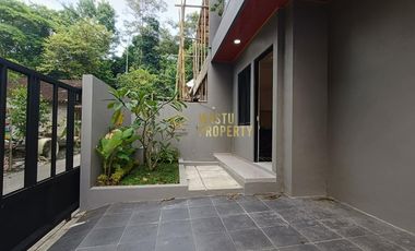 RUMAH SIAP HUNI DI CLUSTER WIDODOMARTANI NGEMPLAK SLEMAN DEKAT PASAR JANGKANG