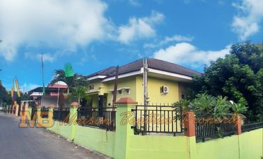 RUMAH FULL FURNISHED DI BAMBU KUNING TENAYAN RAYA - PEKANBARU