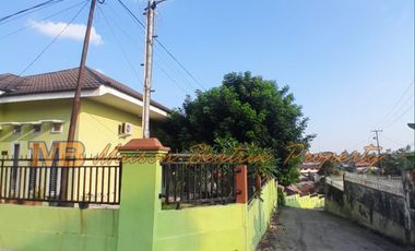 RUMAH FULL FURNISHED DI BAMBU KUNING TENAYAN RAYA - PEKANBARU