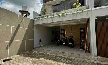 DI JUAL RUMAH  DI CLUSTER EKSKLUSIF DALAM RINGROAD DEKAT JALAN RAYA GEDONG KUNING.