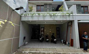 DI JUAL RUMAH  DI CLUSTER EKSKLUSIF DALAM RINGROAD DEKAT JALAN RAYA GEDONG KUNING.