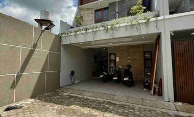 DI JUAL RUMAH  DI CLUSTER EKSKLUSIF DALAM RINGROAD DEKAT JALAN RAYA GEDONG KUNING.