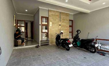 DI JUAL RUMAH  DI CLUSTER EKSKLUSIF DALAM RINGROAD DEKAT JALAN RAYA GEDONG KUNING.