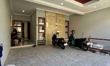 DI JUAL RUMAH  DI CLUSTER EKSKLUSIF DALAM RINGROAD DEKAT JALAN RAYA GEDONG KUNING.