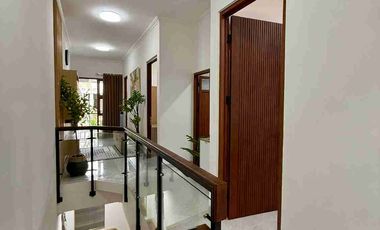 DI JUAL RUMAH  DI CLUSTER EKSKLUSIF DALAM RINGROAD DEKAT JALAN RAYA GEDONG KUNING.