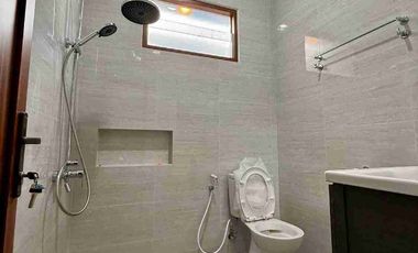 DI JUAL RUMAH  DI CLUSTER EKSKLUSIF DALAM RINGROAD DEKAT JALAN RAYA GEDONG KUNING.