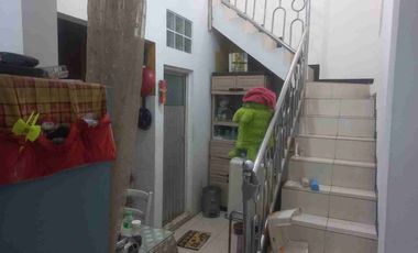 Rumah 2 Lantai Huni dekat Summarecon Bekasi dan Stasiun Kreta di Bekasi Utara