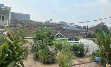 Rumah 2 Lantai Huni dekat Summarecon Bekasi dan Stasiun Kreta di Bekasi Utara