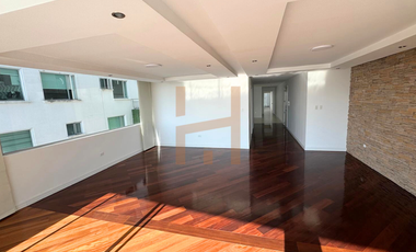 Departamento de renta en Cumbayá Urbanización Vista Grande, 2 dorms con baño, 70m2 de terraza.