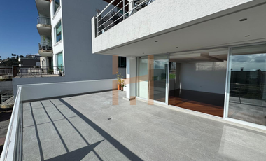 Departamento de renta en Cumbayá Urbanización Vista Grande, 2 dorms con baño, 70m2 de terraza.