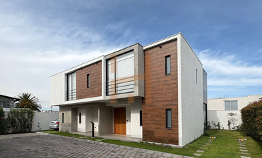 Casa de renta en Pifo, por Estrenar, Zona Residencial, Cerca a La Ruta Viva, Mine School, Conjunto cerrado.