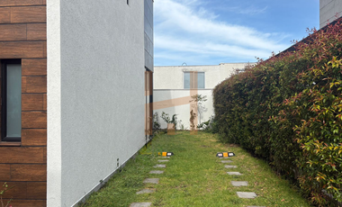 Casa de renta en Pifo, por Estrenar, Zona Residencial, Cerca a La Ruta Viva, Mine School, Conjunto cerrado.