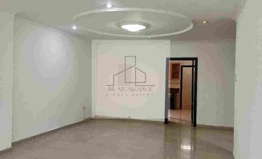 Kennedy Norte, Alquiler de Departamento con aires acondicionados , 3 Dormitorios con baños, cuarto de servicio, garaje, sector circuito cerrado, piso alto