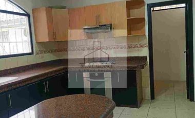 Kennedy Norte, Alquiler de Departamento con aires acondicionados , 3 Dormitorios con baños, cuarto de servicio, garaje, sector circuito cerrado, piso alto