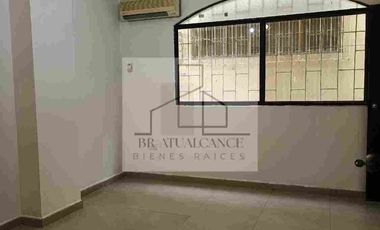 Kennedy Norte, Alquiler de Departamento con aires acondicionados , 3 Dormitorios con baños, cuarto de servicio, garaje, sector circuito cerrado, piso alto