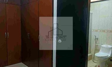 Kennedy Norte, Alquiler de Departamento con aires acondicionados , 3 Dormitorios con baños, cuarto de servicio, garaje, sector circuito cerrado, piso alto