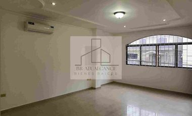 Kennedy Norte, Alquiler de Departamento con aires acondicionados , 3 Dormitorios con baños, cuarto de servicio, garaje, sector circuito cerrado, piso alto