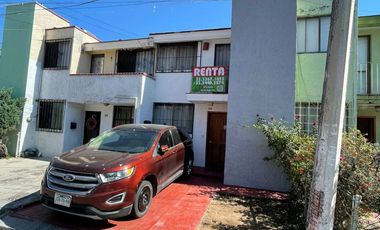 Casa en Renta; Fraccionamiento Colomos Providencia en Guadalajara, Jalisco.