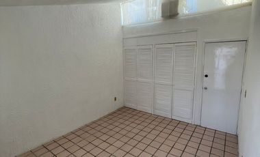 Casa en Renta; Fraccionamiento Colomos Providencia en Guadalajara, Jalisco.