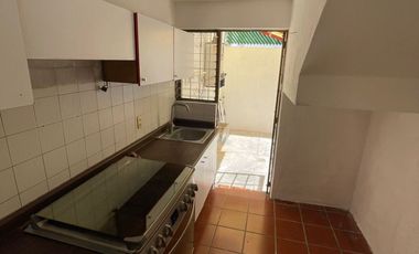 Casa en Renta; Fraccionamiento Colomos Providencia en Guadalajara, Jalisco.