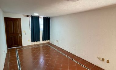 Casa en Renta; Fraccionamiento Colomos Providencia en Guadalajara, Jalisco.