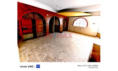 Venta De Casa Tres Pisos De Calle A Calle Para Proyeccion De Negocio - Talara//ID: 1167351