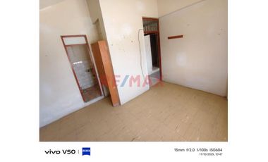 Venta De Casa Tres Pisos De Calle A Calle Para Proyeccion De Negocio - Talara//ID: 1167351