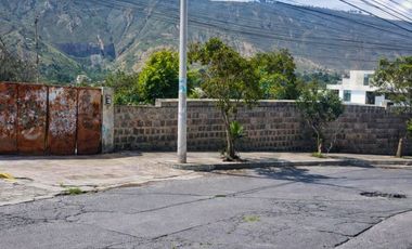 Venta de terreno en la Av. Equinocial, Mitad del mundo