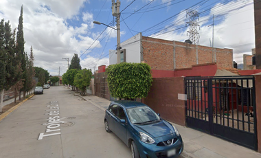 ¡Oportunidad de Inversión! Casa en Remate Bancario Aproveche esta excelente oportunidad de adquisición mediante remate bancario. En San Luis Potosí