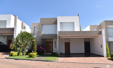 Casa de venta en Urbanización La Viña, Tumbaco, Ecuador.