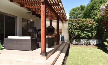 Casa de venta en Urbanización La Viña, Tumbaco, Ecuador.