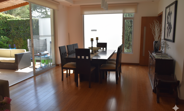 Casa de venta en Urbanización La Viña, Tumbaco, Ecuador.