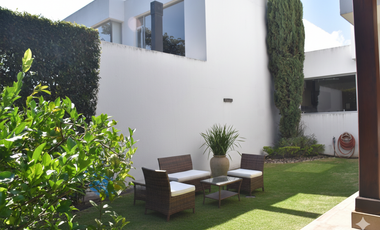 Casa de venta en Urbanización La Viña, Tumbaco, Ecuador.