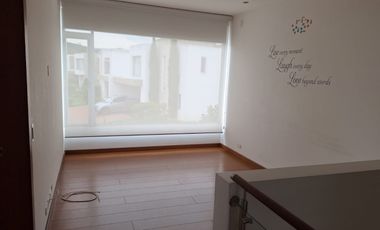 Casa de venta en Urbanización La Viña, Tumbaco, Ecuador.